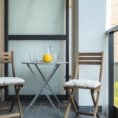 Elegant Pastel Letnicka With Gym & Parking By Renters