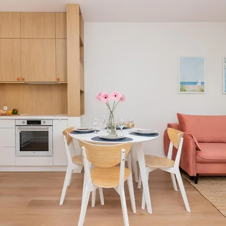 Appartement Elegant Pastel Letnicka With Gym & Parking By Renters