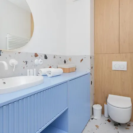 Elegant Pastel Letnicka With Gym & Parking By Renters Appartement *