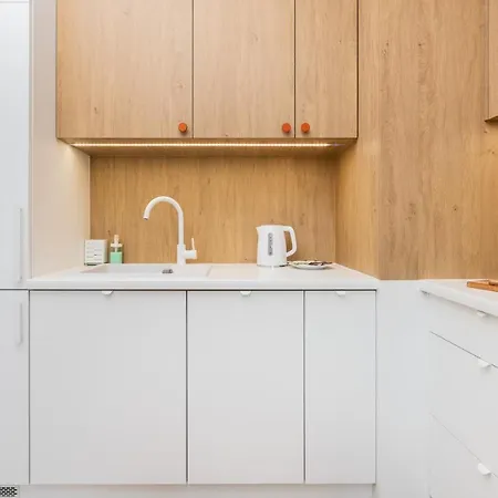 Appartement Elegant Pastel Letnicka With Gym & Parking By Renters *